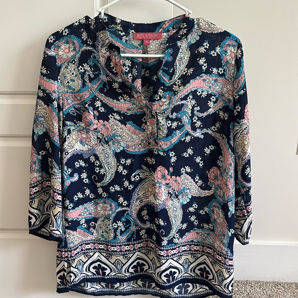 Women’s floral blouse size small, minimal wear smoke free home.